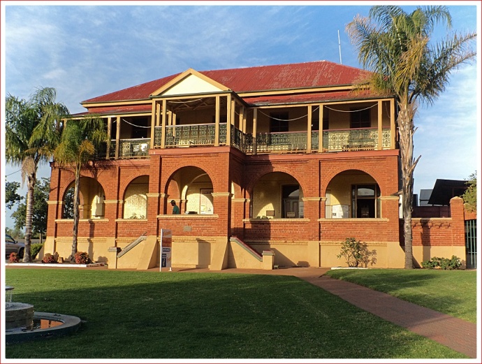 Cobar Visitor Information Centre and Heritage Centre
